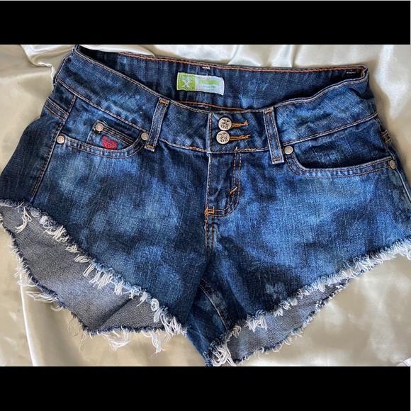 🌸 3 for $15 🌸 Wrangler cut-off shorts - Picture 1 of 2